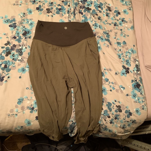Lululemon capris - Picture 1 of 1